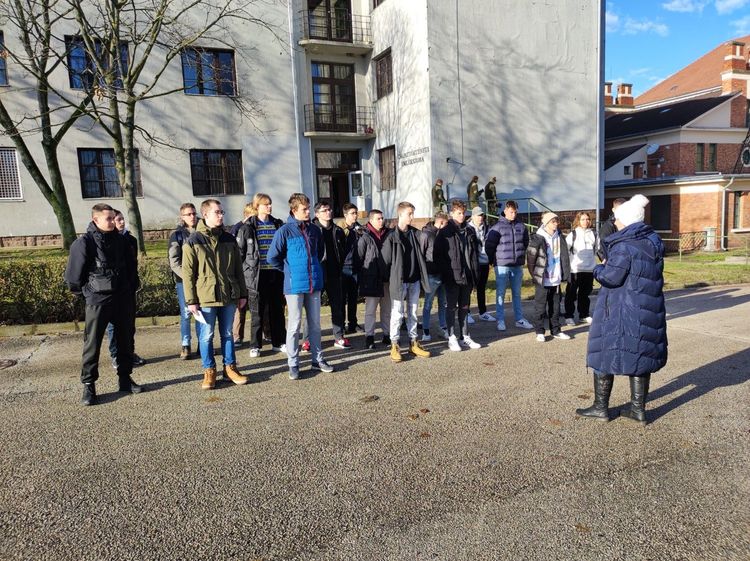 Kadétosok a Kossuth laktanyában