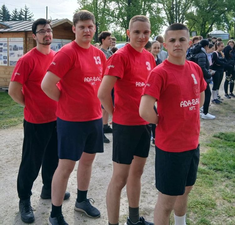 "Harc" a Hagyományok Hegyén