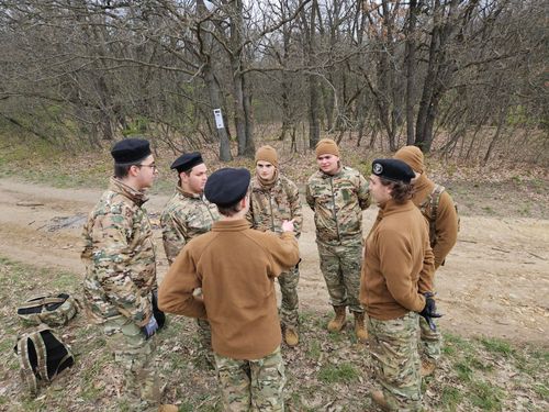 Tereptan a közeli erdőben