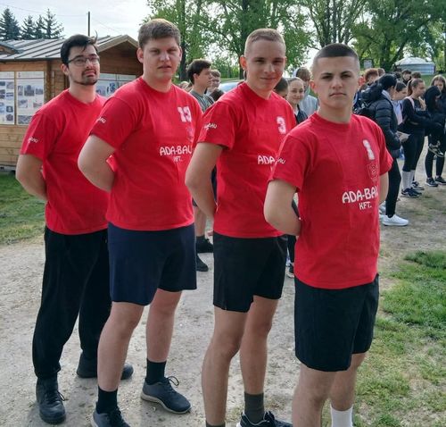 "Harc" a Hagyományok Hegyén